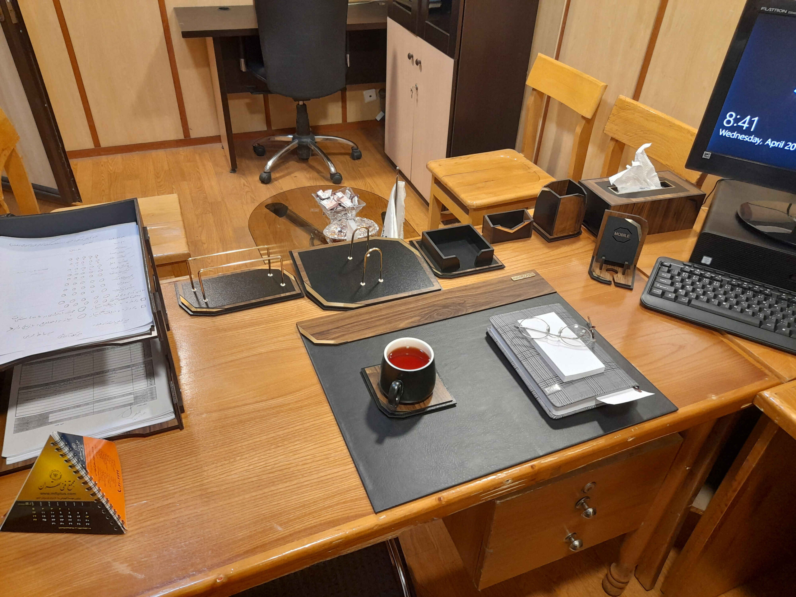 Organiseur de bureau en bois – Modèle Avang (10 pièces)