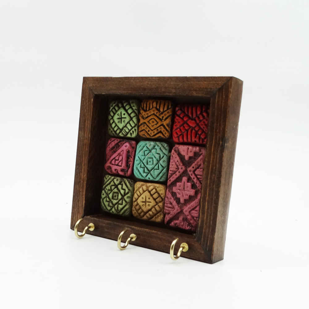 Porte-clés mural en bois et céramique persan modèle Sonnati