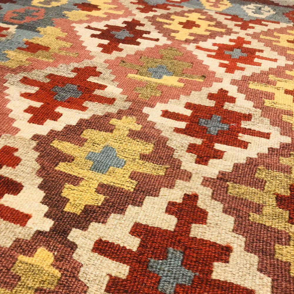 Tapis Kilim en laine persane tissé à la main Traditionnel Modèle Dastris