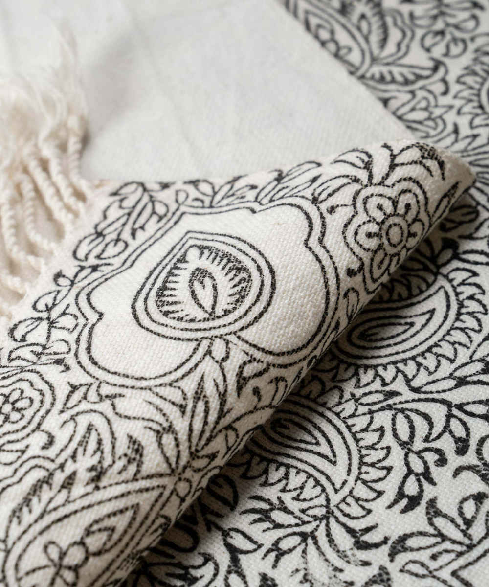 Chemin de table en lin imprimé au block fait main Ilkhaani