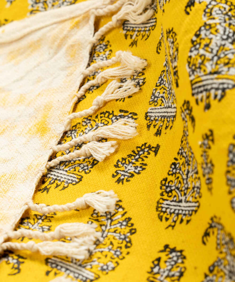 Nappe en lin imprimé au block modèle Paisley