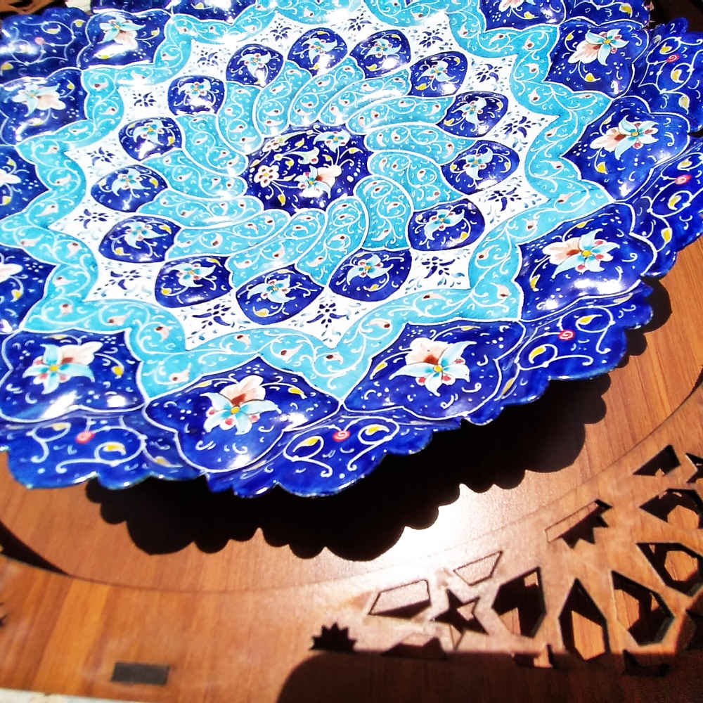 Assiette Décorative en Cuivre Peinte à la Main avec Émail Persan Minakari Gol