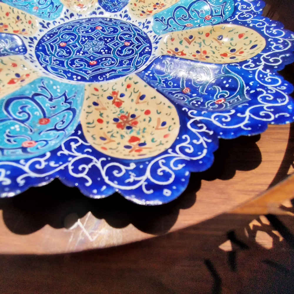 Assiette Décorative en Cuivre Peinte à la Main avec Émail Persan Minakari Golabetoon