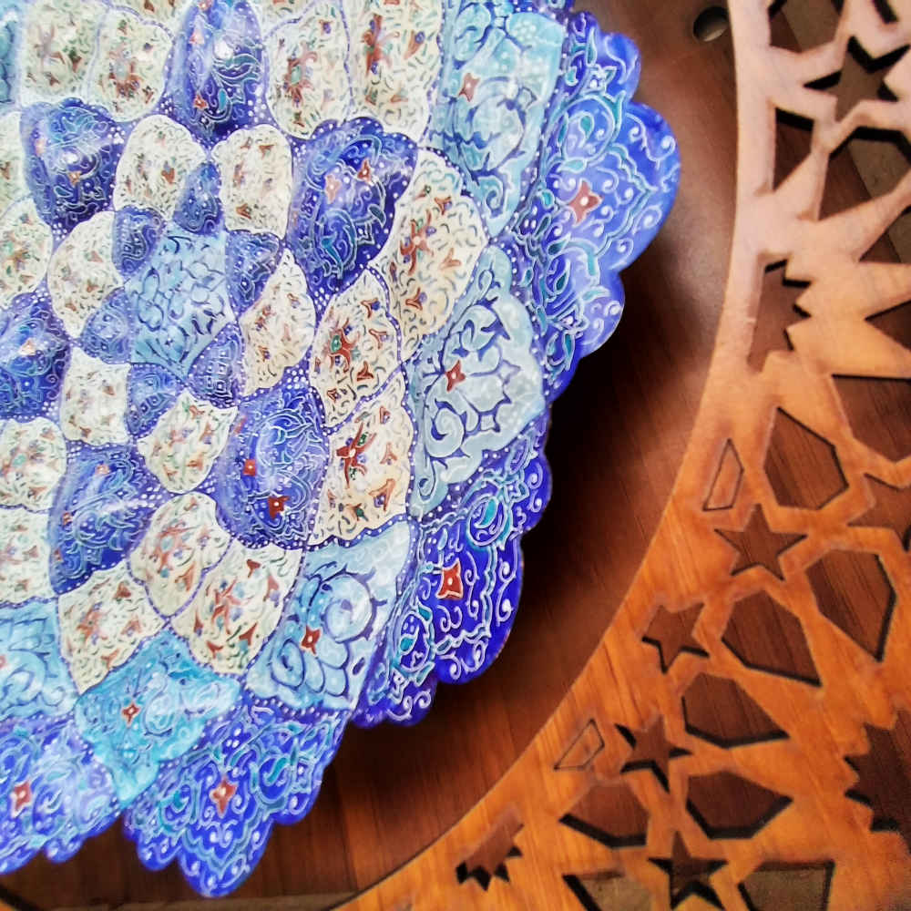 Assiette Décorative en Cuivre Peinte à la Main avec Émail Persan Minakari Nazanin