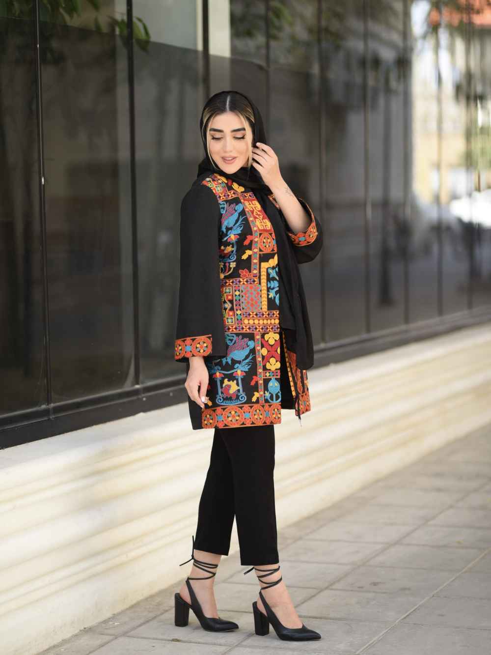 Manteau brodé persan modèle Taavoos