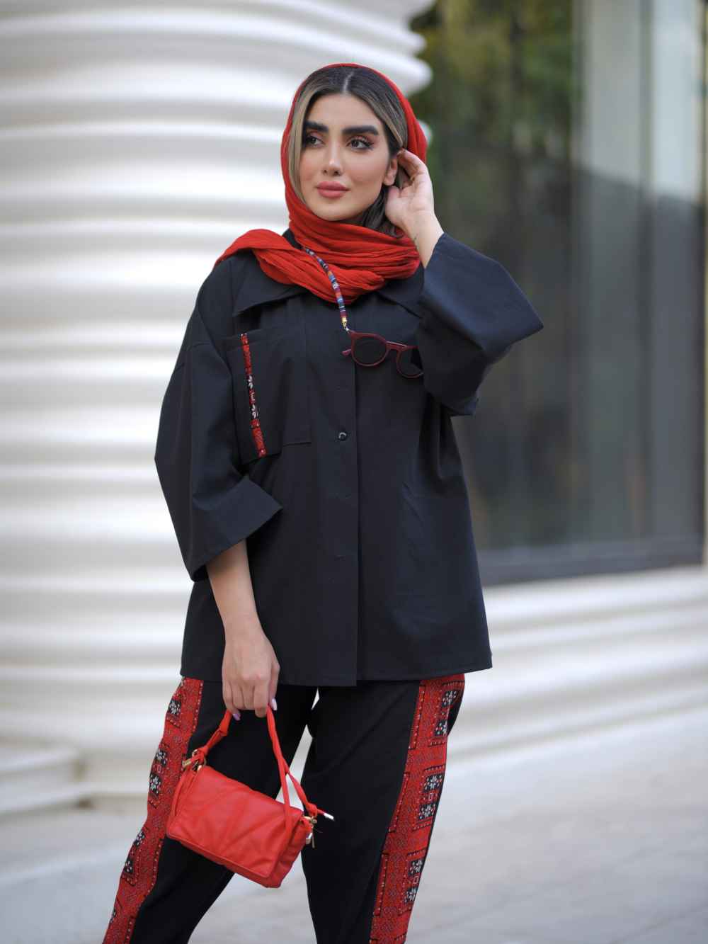 Ensemble manteau brodé persan & pantalon modèle Delbar