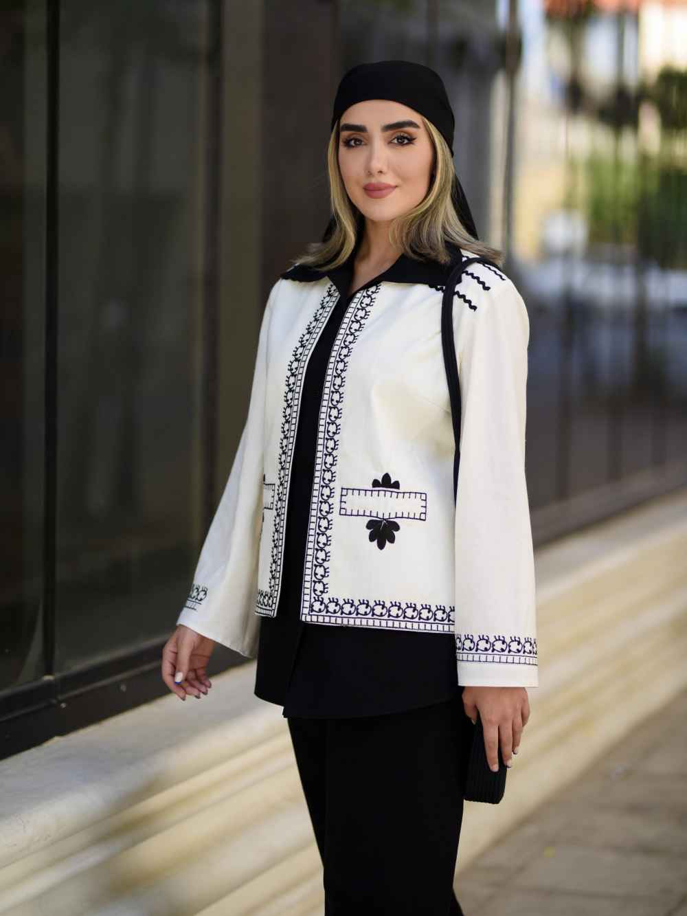 Ensemble manteau brodé persan & pantalon modèle Helena