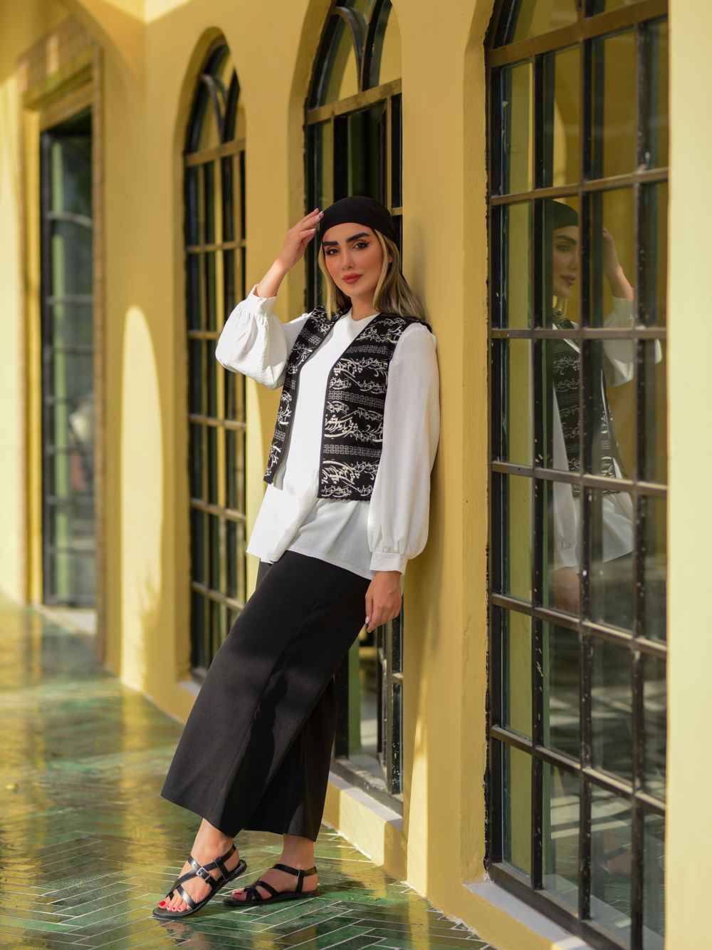 Gilet noir et blanc pour femmes persan modèle Ayda