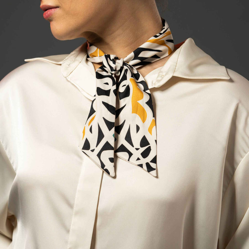 Foulard en soie persane pour femme - Luxe et vibrant carré Khial