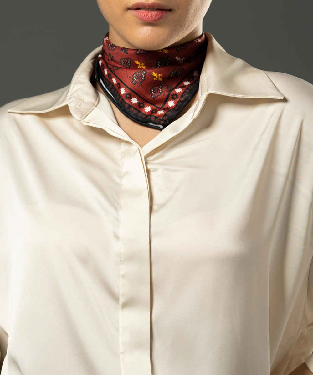 Foulard en soie persane pour femme – Luxe et vibrant carré Diyar