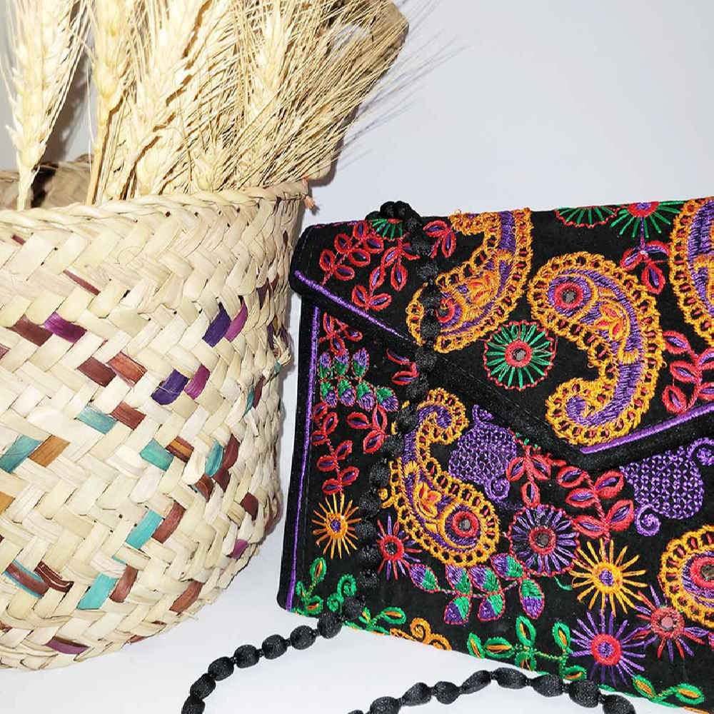 Sac à main ethnique en velours brodé avec motif Paisley