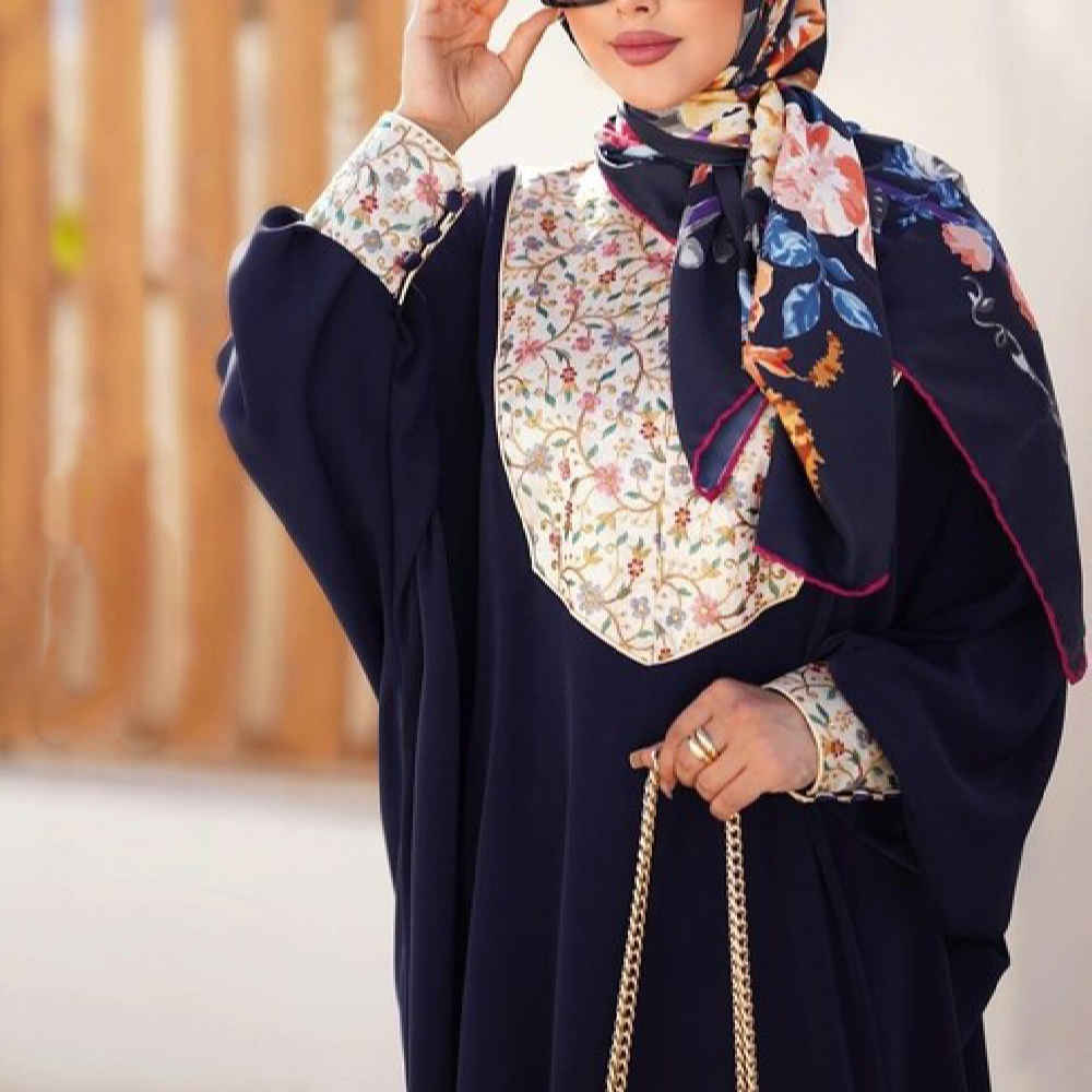 Abaya élégante pour femmes musulmanes avec tissu crêpe bleu marine floral