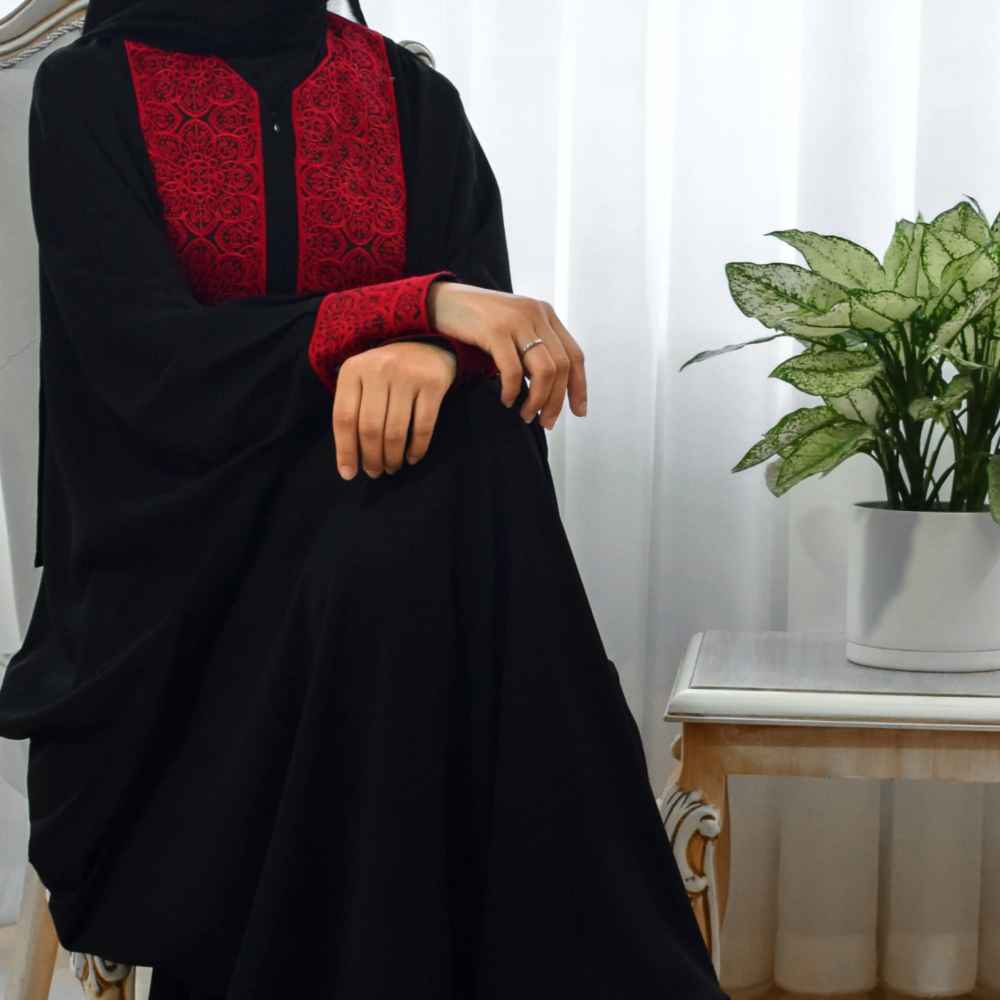 Abaya papillon traditionnelle pour femmes – Brodée avec tissu doux