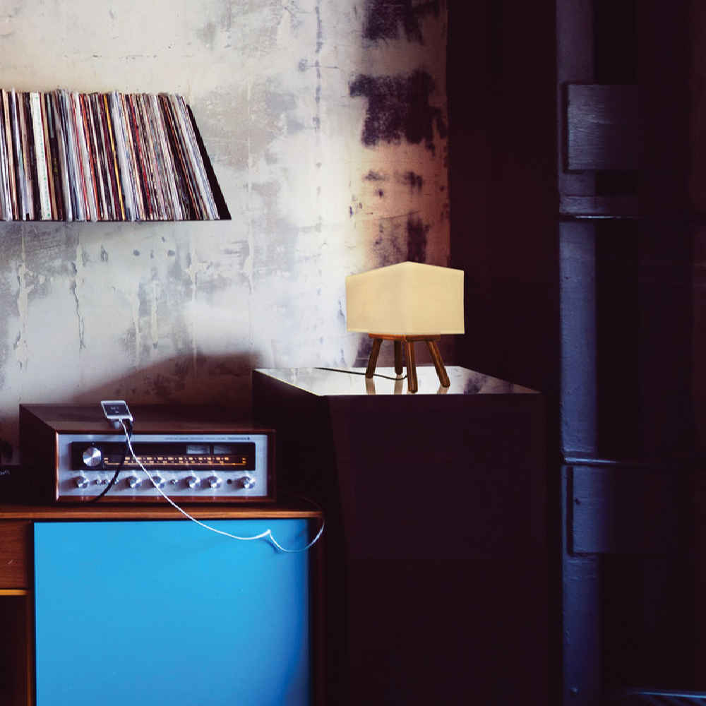 Lampe de table en bois fait main – modèle Nastaran