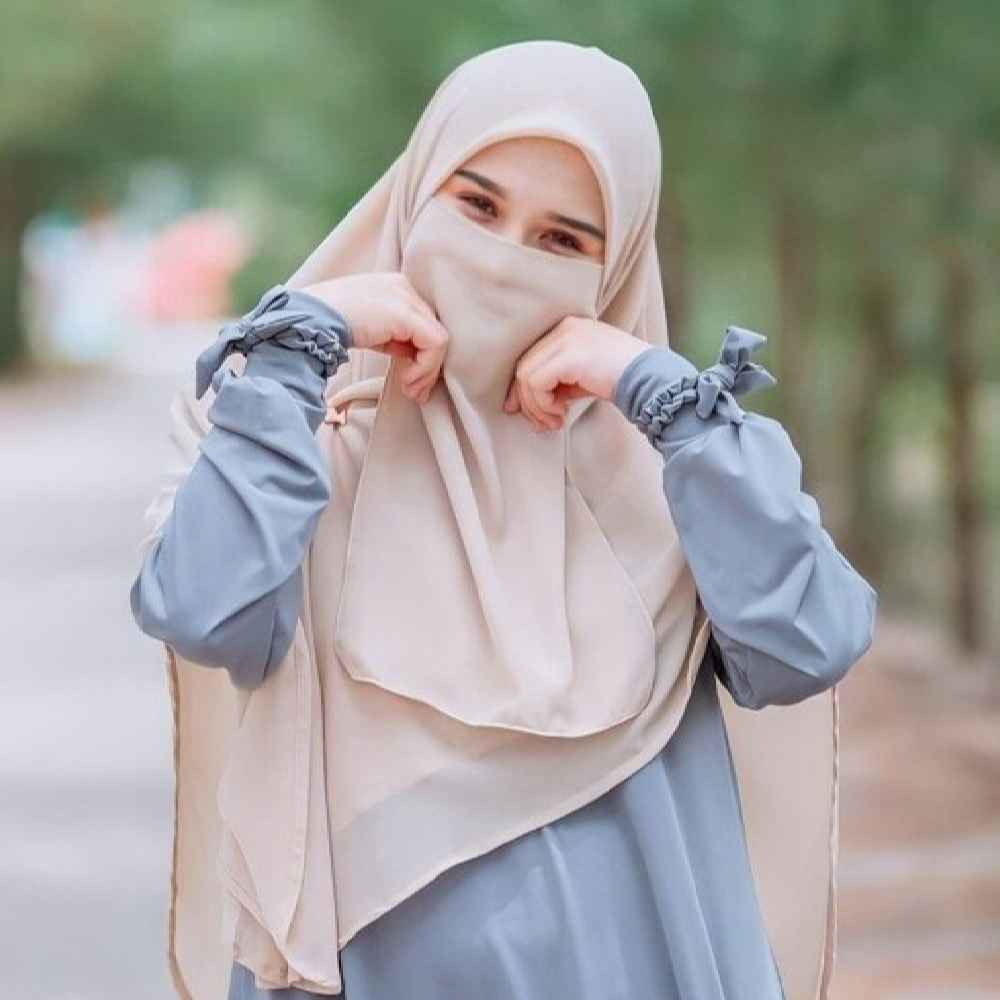 Foulard Carré en Crêpe Islamique Crème & Demi-Niqab pour Femmes