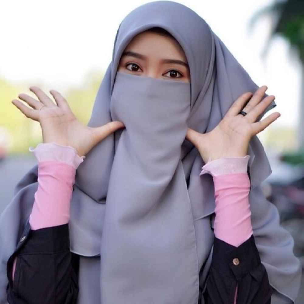 Foulard Carré en Crêpe Islamique Gris & Niqab pour Femmes