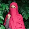 Foulard Carré en Crêpe Islamique Magenta & Niqab pour Femmes
