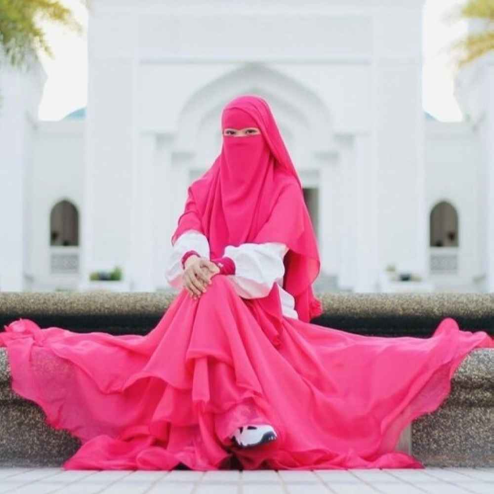 Foulard Carré en Crêpe Islamique Magenta & Niqab pour Femmes