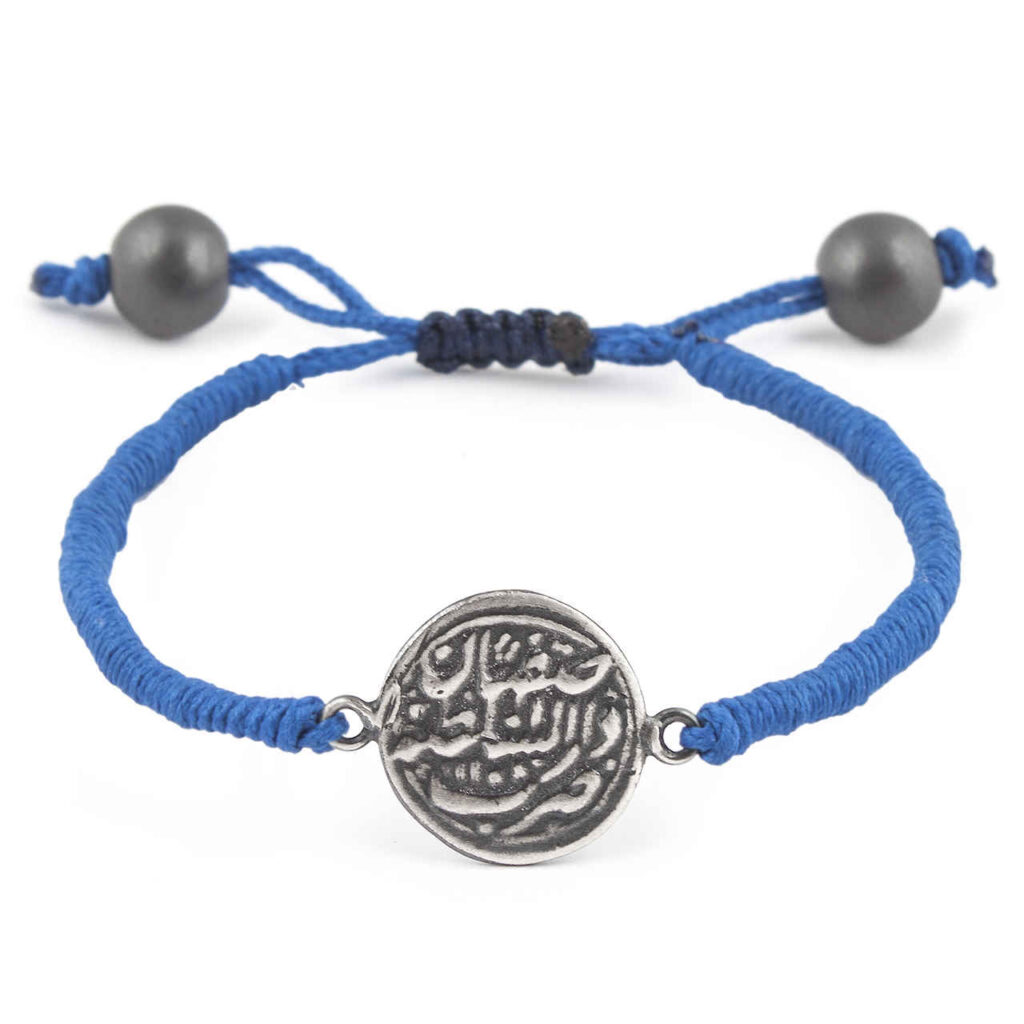 Bracelet en fil argenté bleu minimaliste – Design Rise
