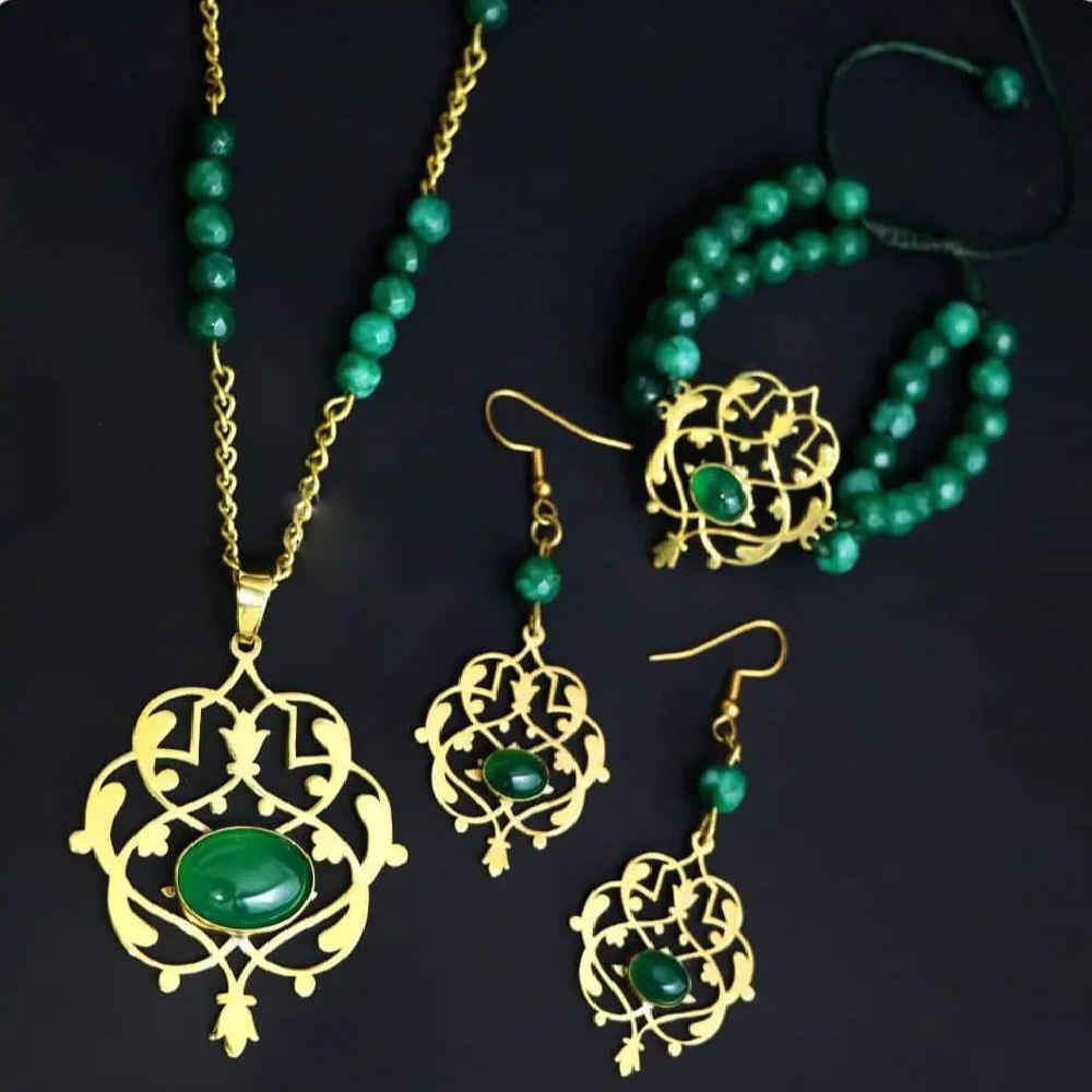Ensemble de bijoux persans en laiton avec pierre d'agate