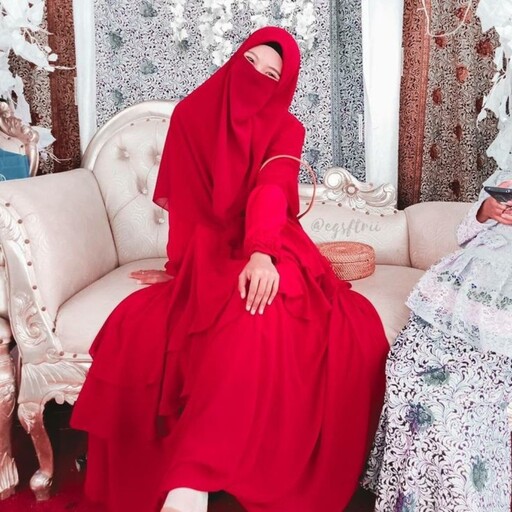Foulard Carré Islamique Rouge & Demi-Niqab pour Femmes