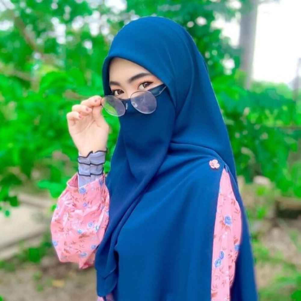 Foulard Carré en Crêpe Islamique Bleu Yale et Niqab pour Femmes