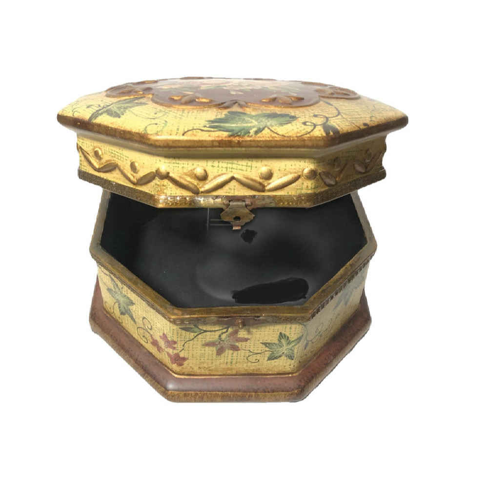 Boîte à bijoux en porcelaine artisanale au style vintage crème