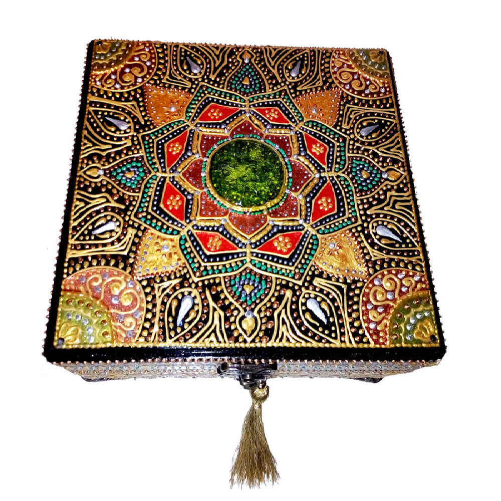 Boîte à bijoux en bois artisanale avec intérieur en cuir