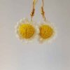Boucles d'oreilles Fleur pendantes tricotées, faites main pour femmes.