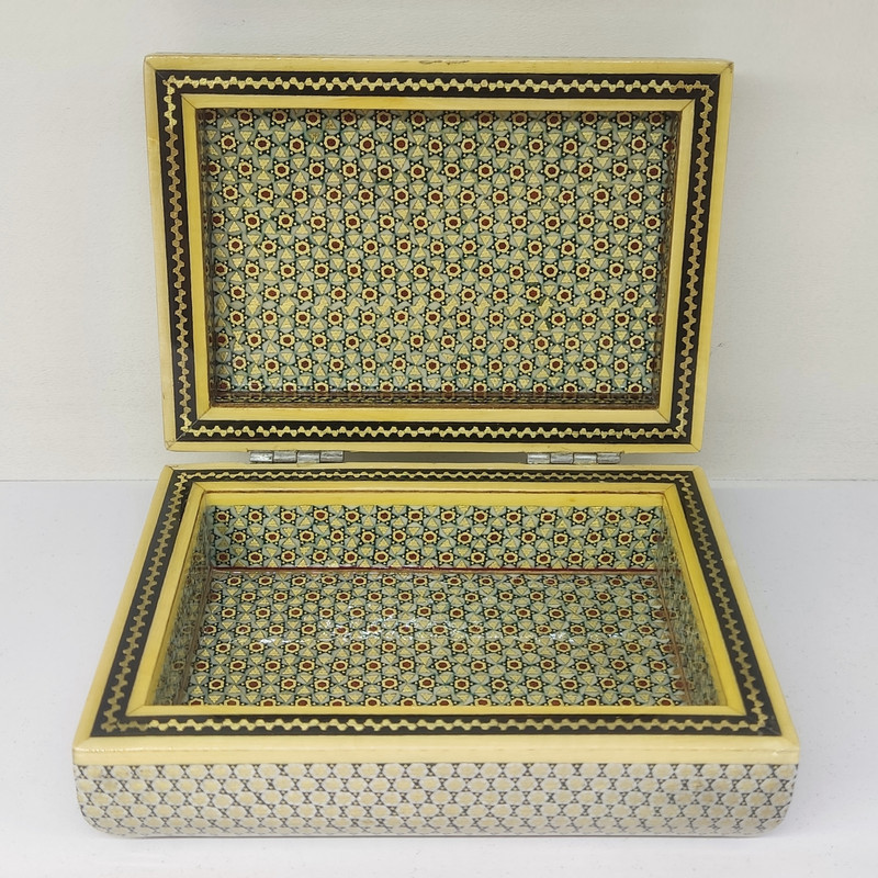 Boîte à bijoux en bois artisanale avec design pictural persan Khatam