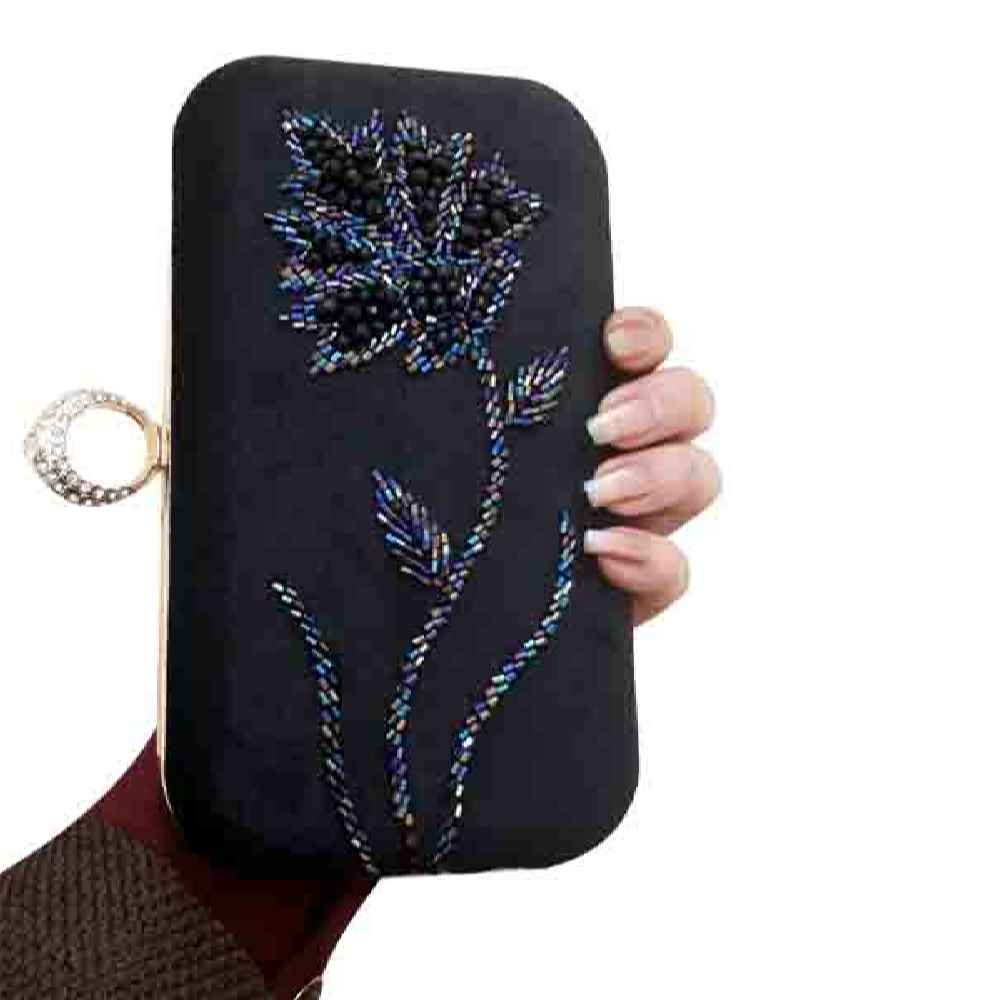 Pochette en broderie de ruban avec détails en perles pour occasions spéciales