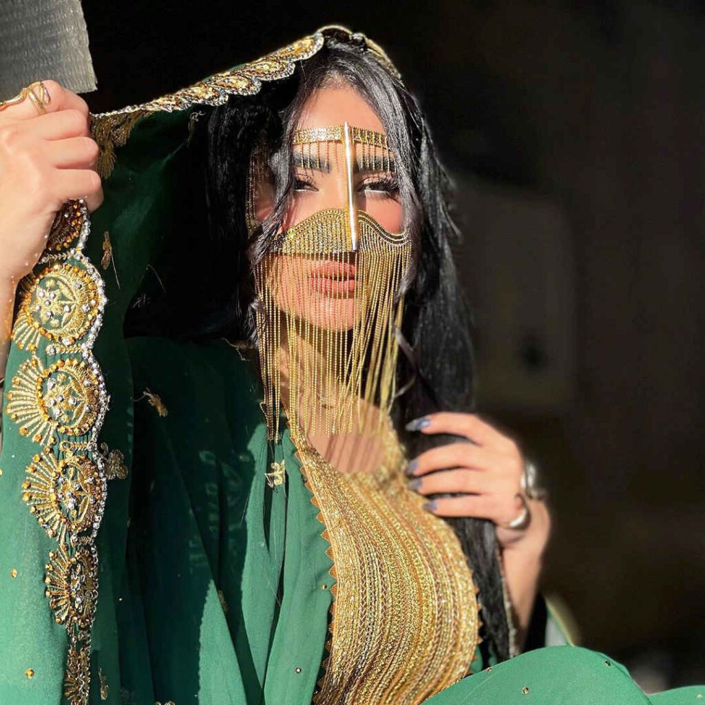 Burqa Omanienne Fait à la Main - Burqa du Golfe Modèle Nahid