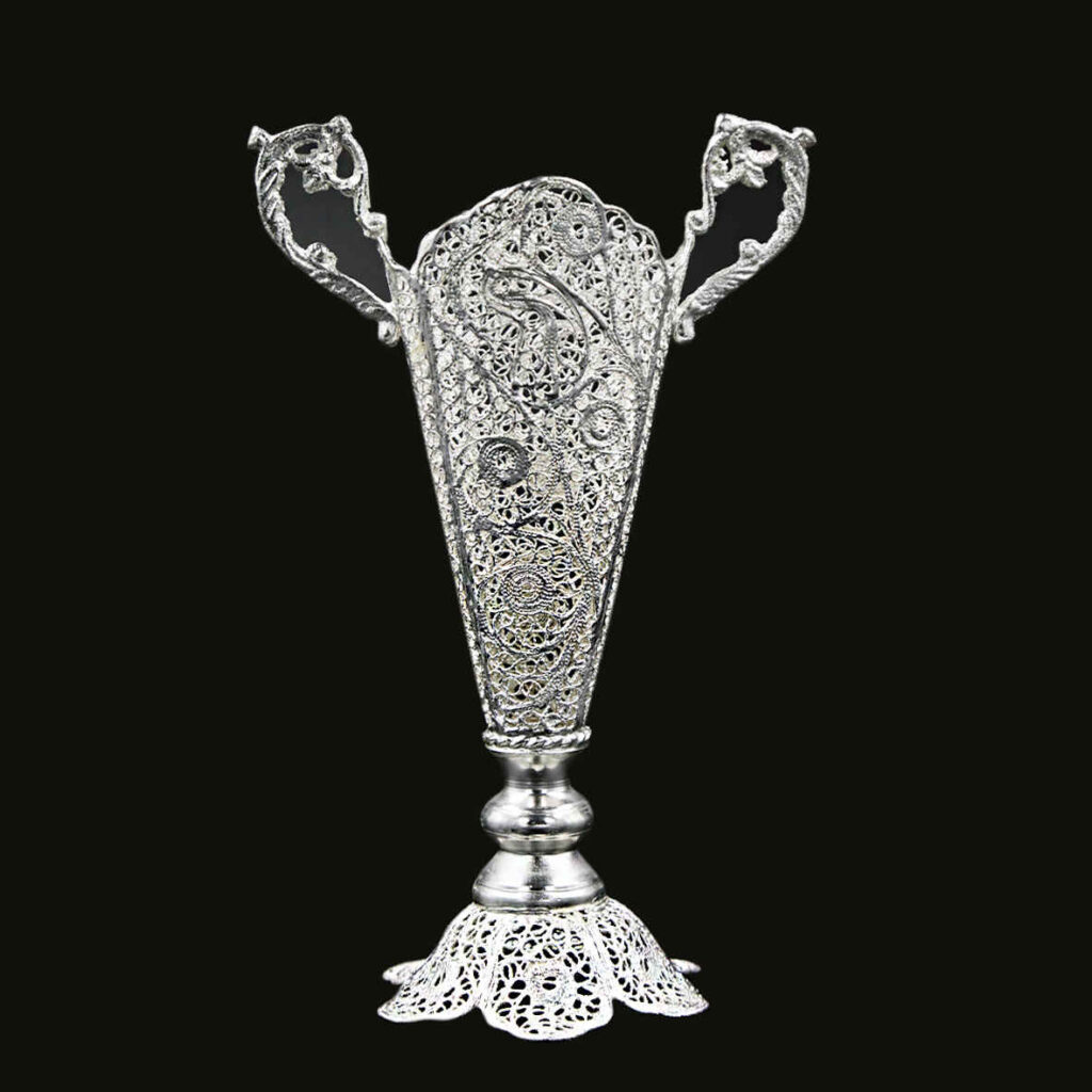 Vase décoratif en filigrane persan recouvert d'argent modèle Trumpet Ermia
