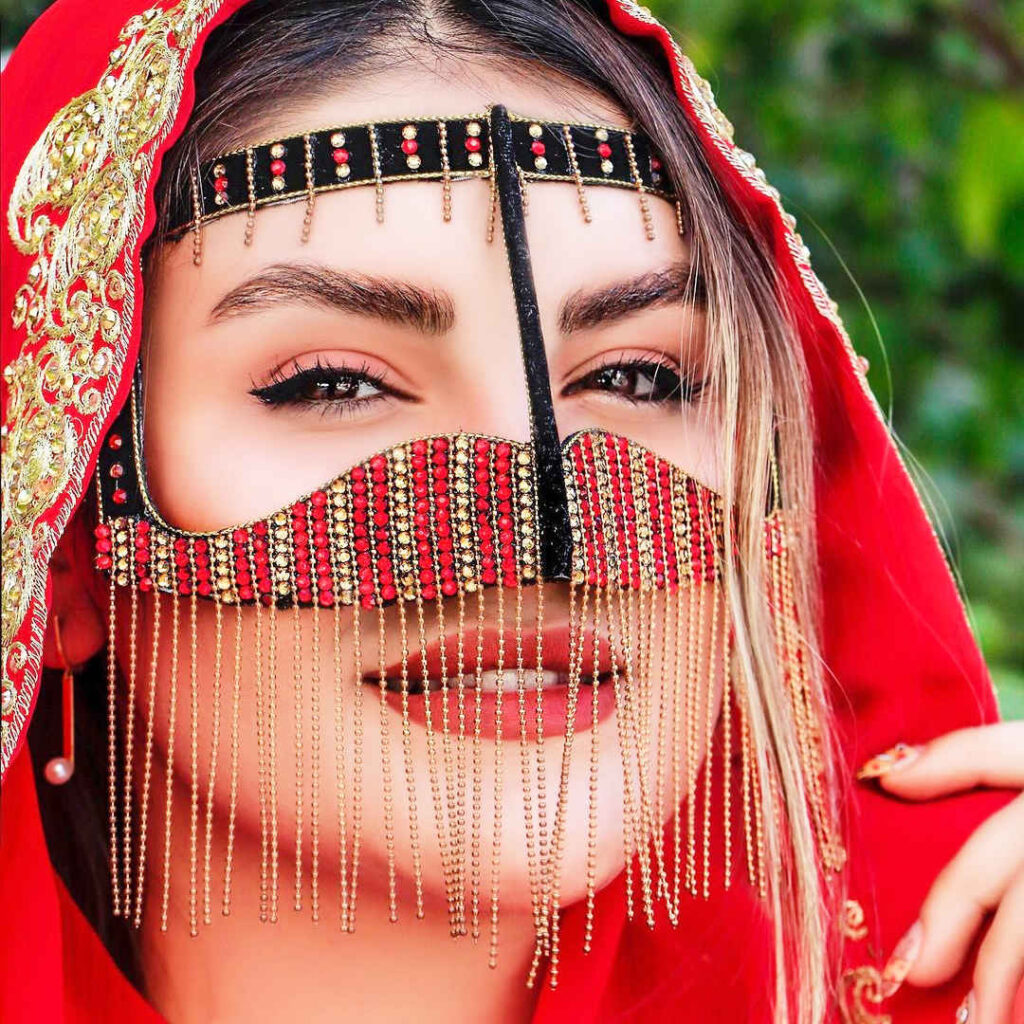 Burqa Omanienne Fait à la Main - Burqa du Golfe Modèle Rangi en Strass