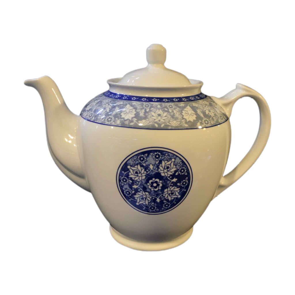 Théière de service en porcelaine blanche avec motif floral complexe Heiati