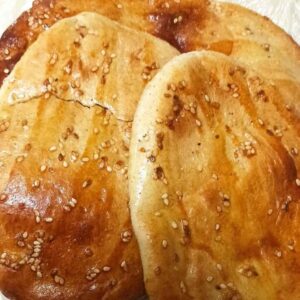 Pain séché persan – Pain cuit au four traditionnel avec sésame