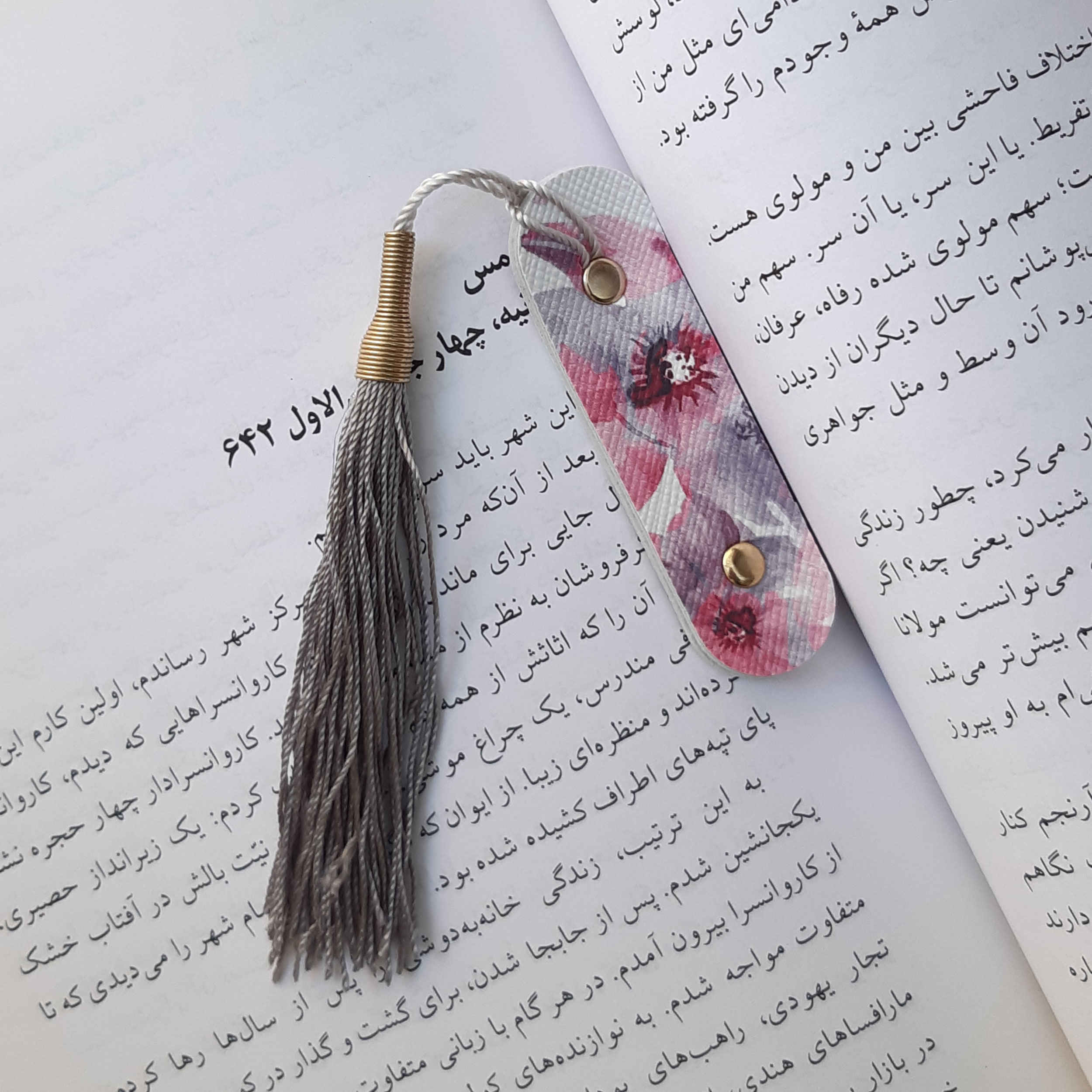 Marque-page en cuir rose – Modèle Dayan