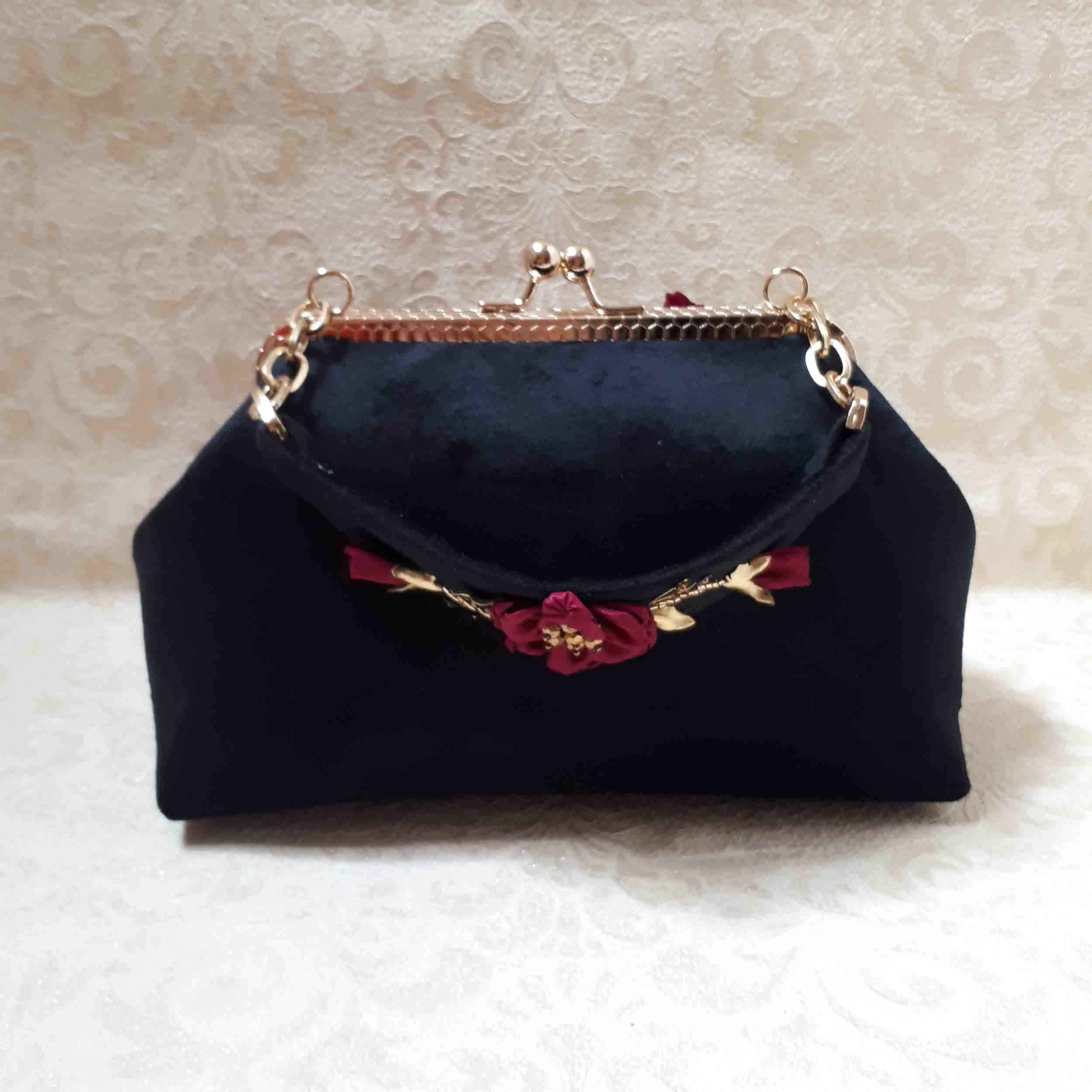 Pochette à broderie en ruban – Velours avec motif de papillon