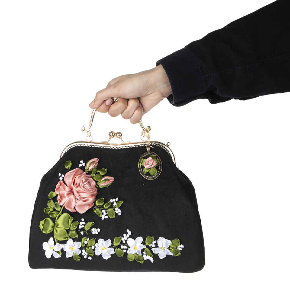 Pochette en broderie de ruban – Velours avec design Tiara