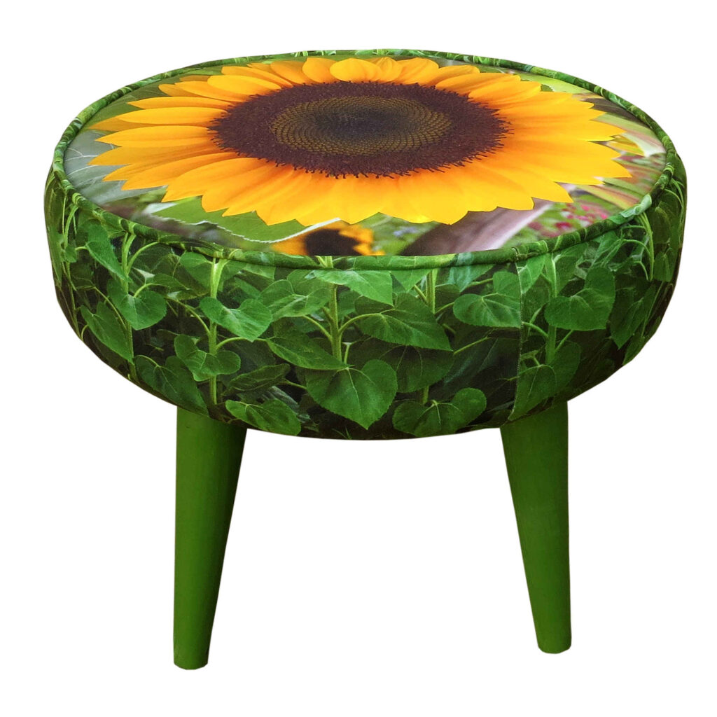 Pouf rond en velours avec pieds en bois modèle Tournesol