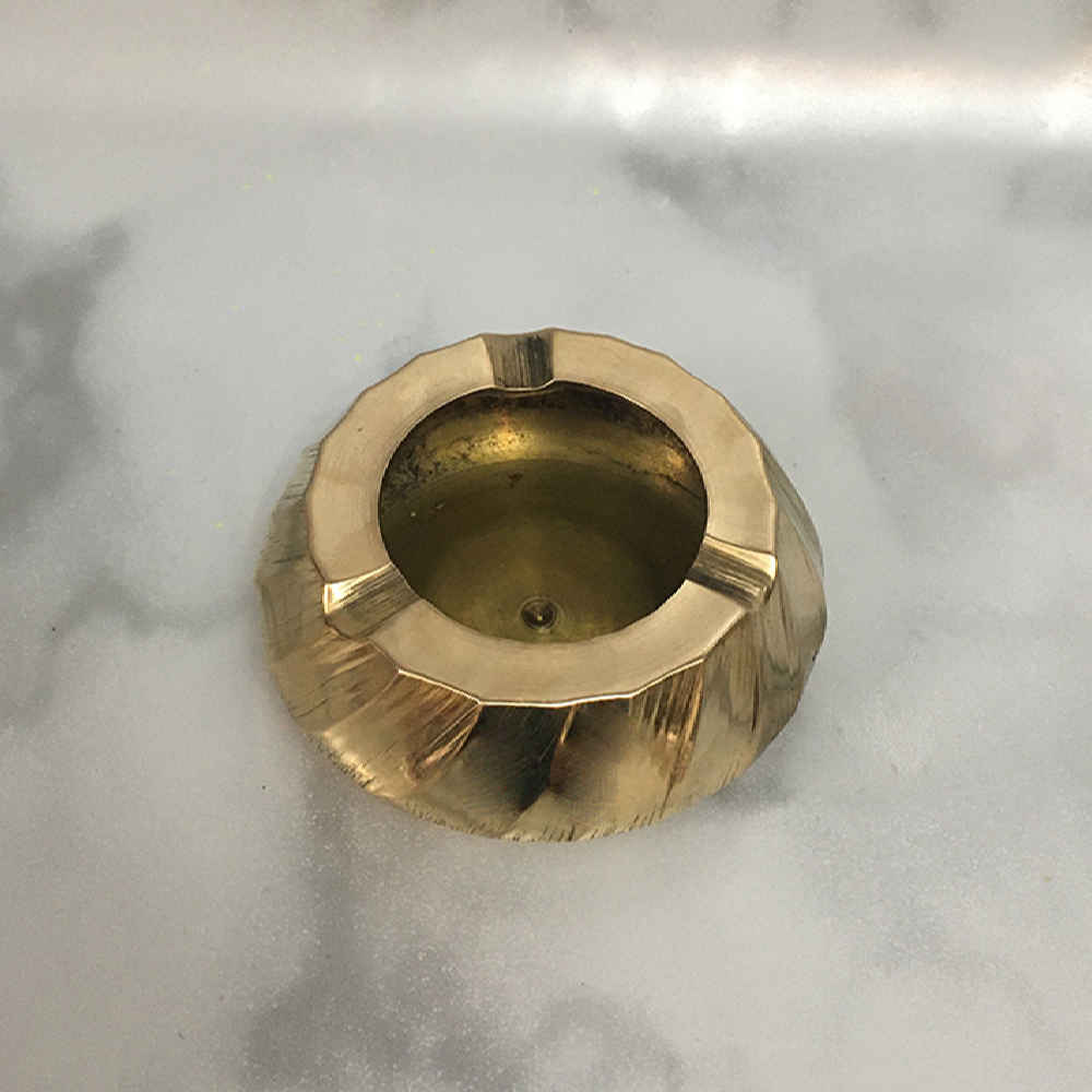 Cendrier en laiton fait main – Forme ronde artistique