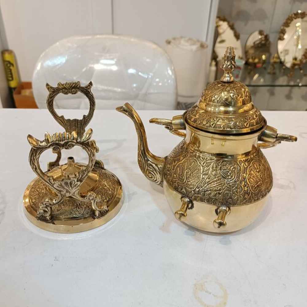 Théière en laiton gravée à la main avec design gravé élégant Tala