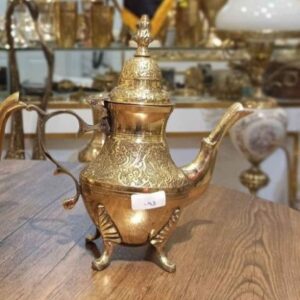Théière en laiton gravée à la main avec design gravé élégant Chic