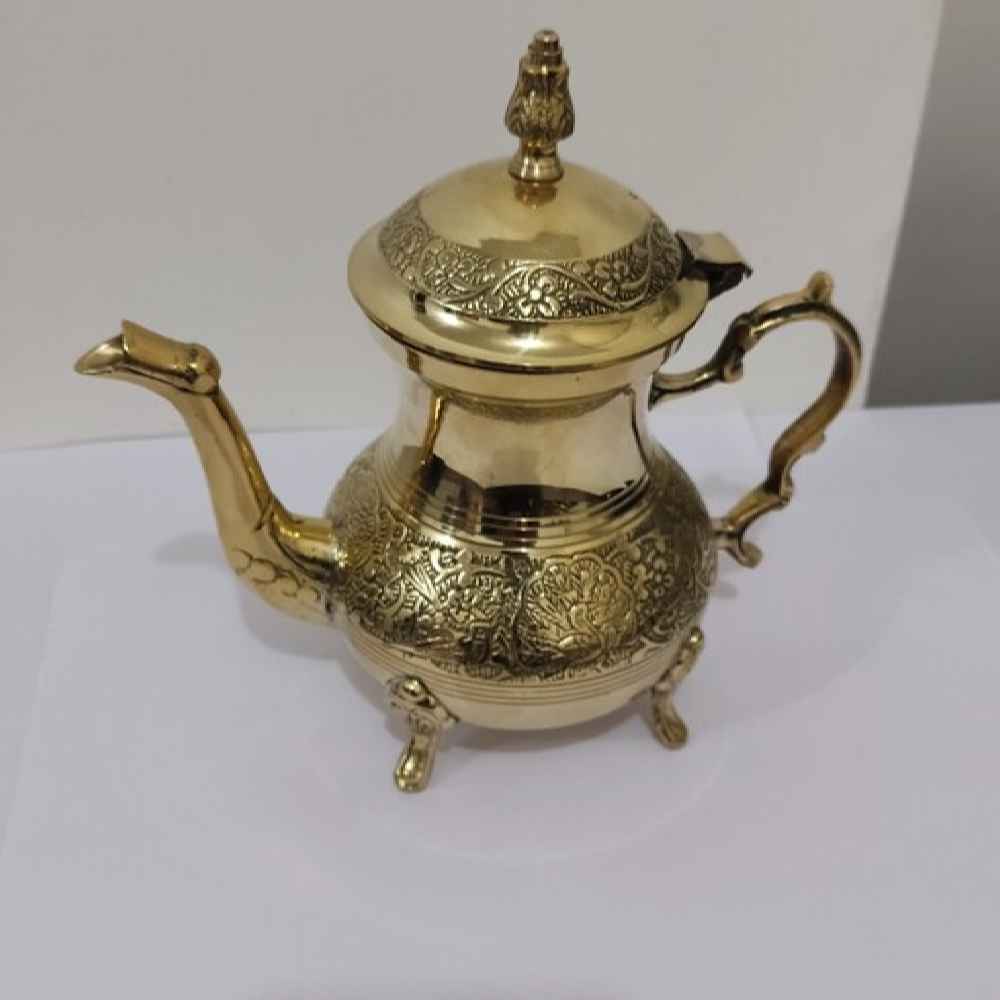 Théière en laiton gravée à la main avec design gravé élégant Paon