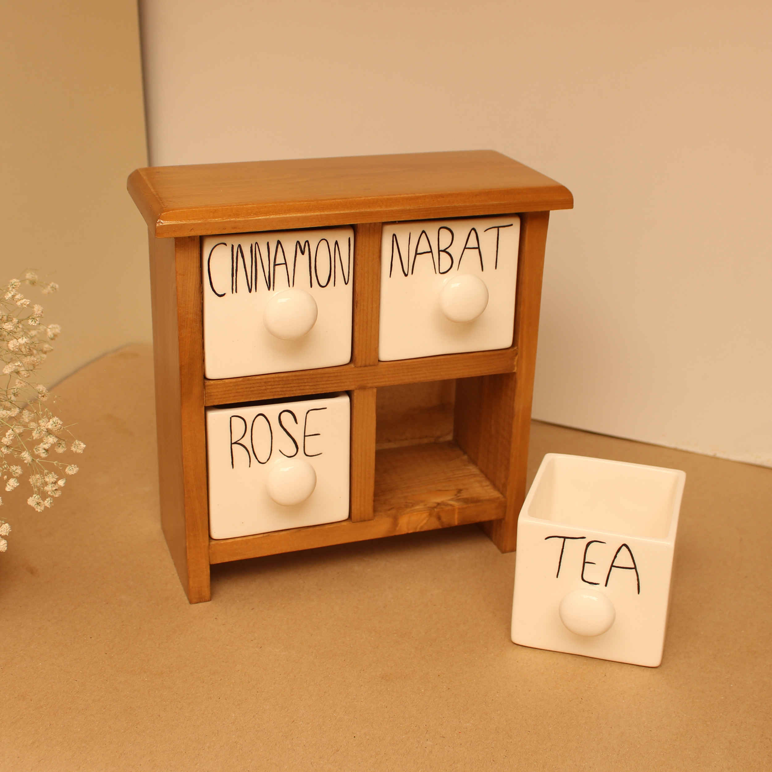 Commode en bois avec 4 tiroirs en céramique fabriquée à la main