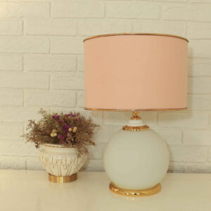 Lampe de table avec abat-jour tambour en tissu – modèle Orb Aserin