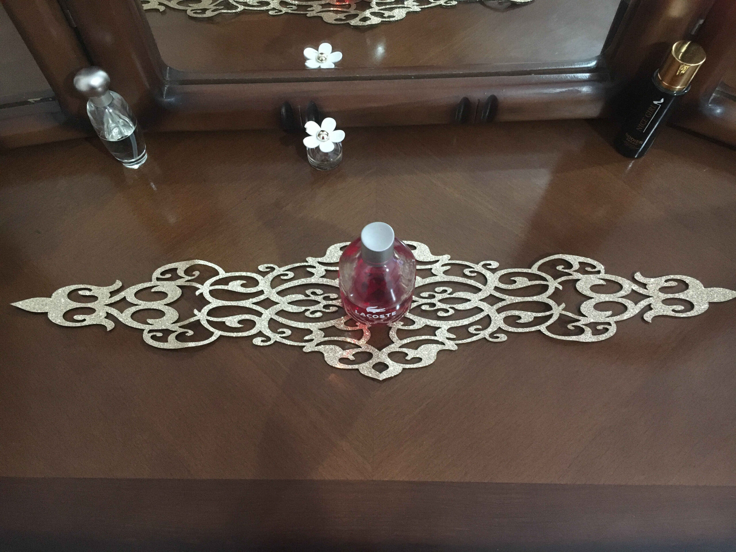 Couverture de Table en Simili Cuir avec Design Pailleté Délicat