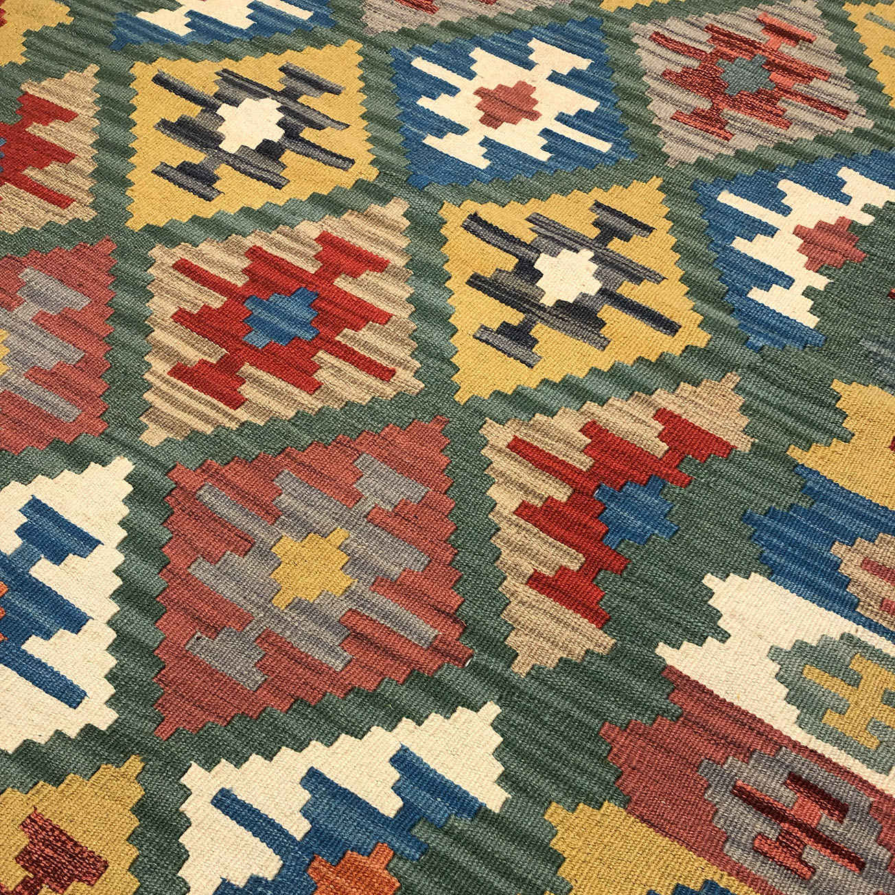 Tapis Kilim en laine persane authentique tissé à la main à Firuzabad Qashqai