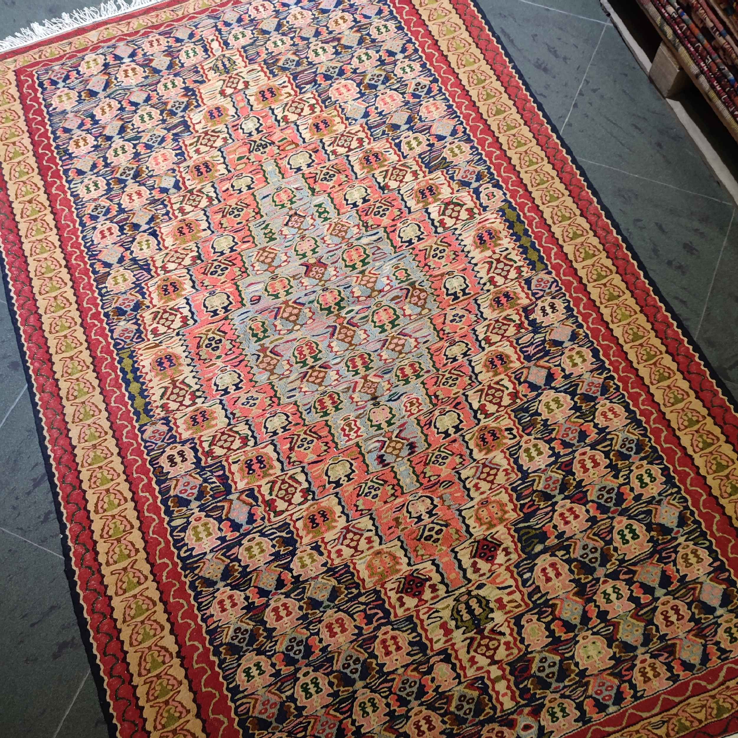 Tapis Kilim en laine persane authentique tissé à la main traditionnellement à Tabriz Médaillon