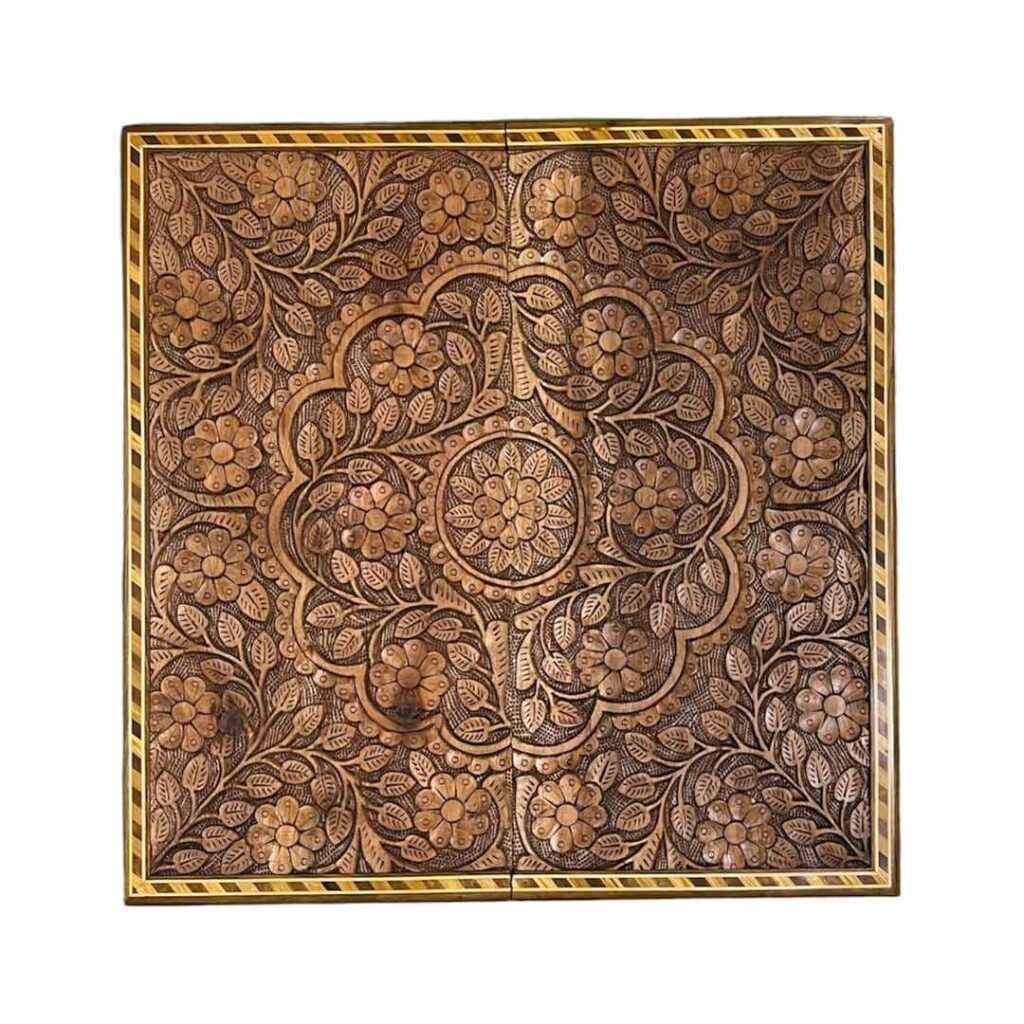 Plateau de Backgammon Fait Main avec Motif Floral Complexe en Noyer